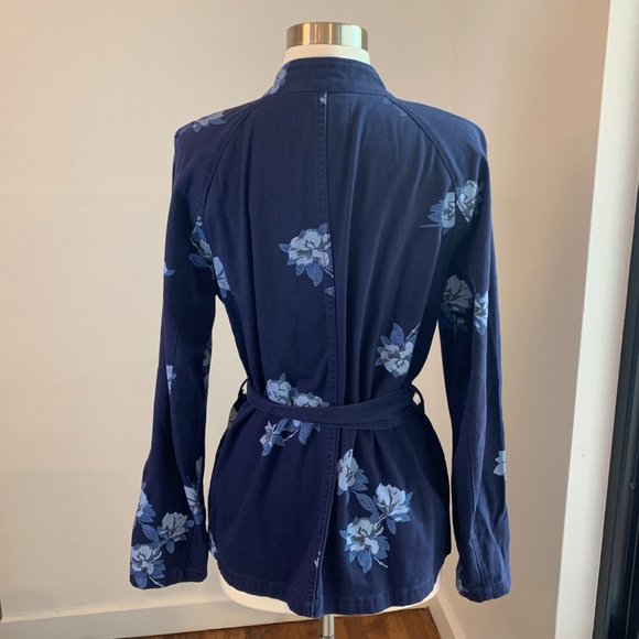 Draper James Floral Field Utility Jacket in Nassau Navy Magnolia Vines, Sz M - Picture 4 of 11